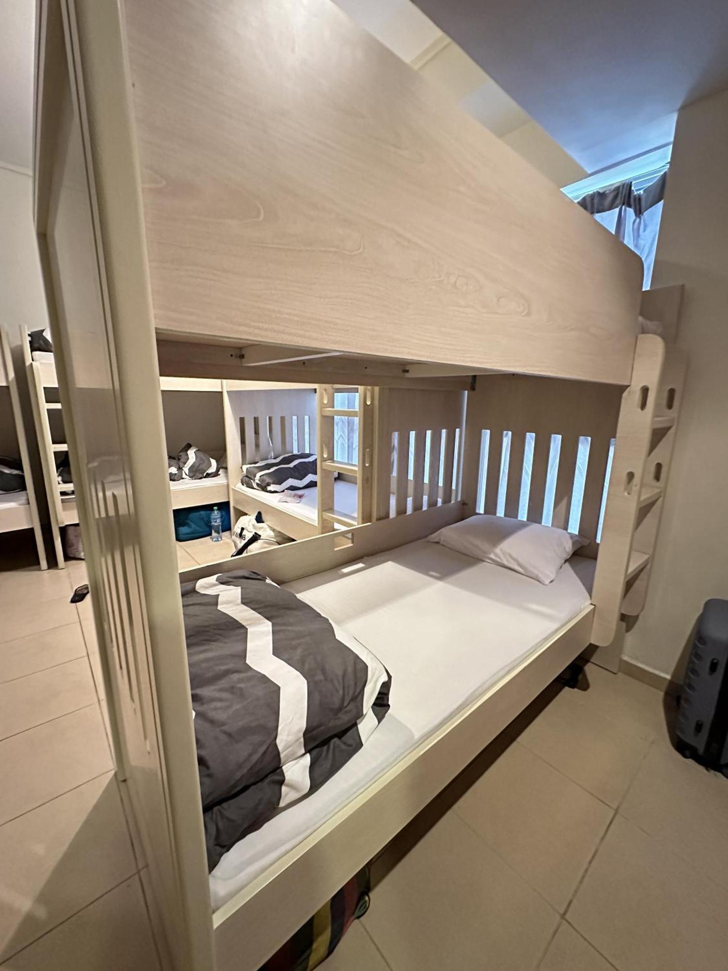 Bollywood Beach Hostel Дубай Екстер'єр фото